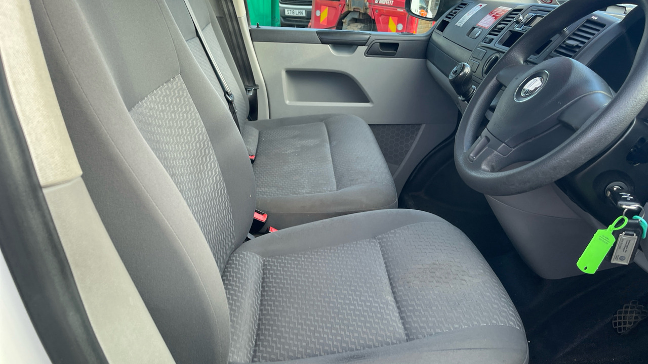 Volkswagen Transporter T30 2.0 TDI 84PS - Minibús, Furgoneta de pasajeros: foto 5 Volkswagen Transporter T30 2.0 TDI 84PS - Minibús, Furgoneta de pasajeros: foto 5