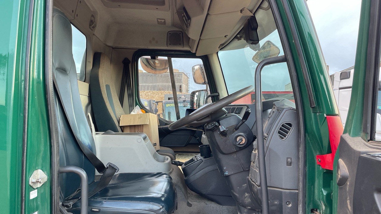 Volvo FL 250 - Camión portacontenedor de cadenas: foto 5 Volvo FL 250 - Camión portacontenedor de cadenas: foto 5