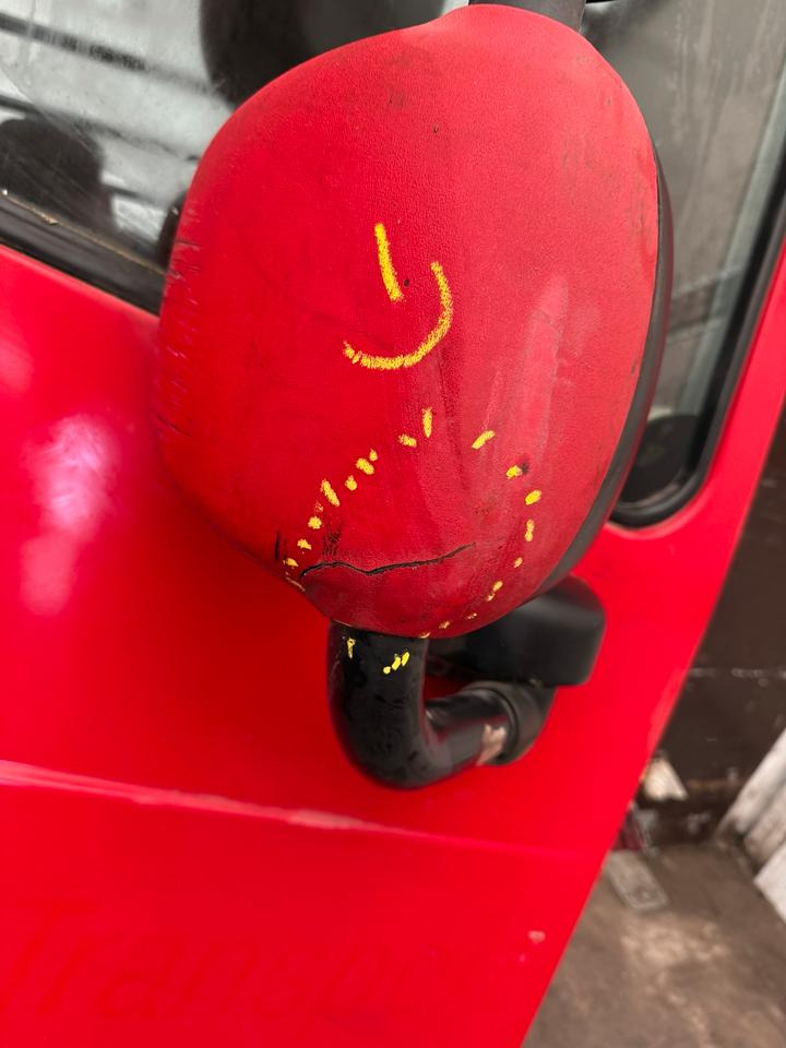 DAF XF 105,460 Beifahrertür Rot Spiegel Innenverkleidung LN 46 - Puerta y piezas para Camión: foto 2 DAF XF 105,460 Beifahrertür Rot Spiegel Innenverkleidung LN 46 - Puerta y piezas para Camión: foto 2