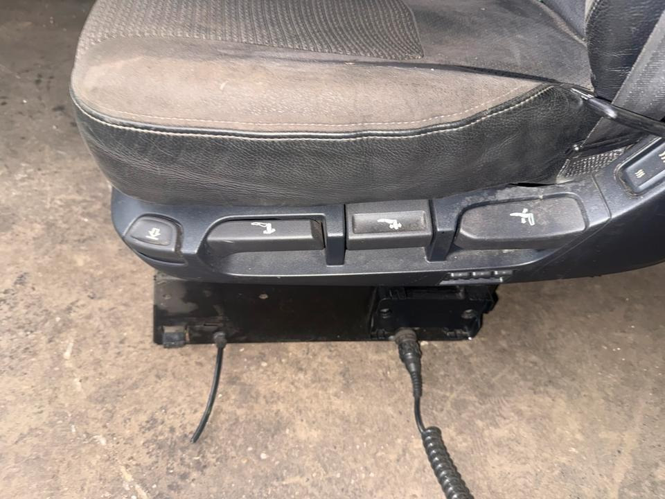 DAF XF 460 Euro 6 Fahrersitz mit Luft - Asiento para Camión: foto 5 DAF XF 460 Euro 6 Fahrersitz mit Luft - Asiento para Camión: foto 5