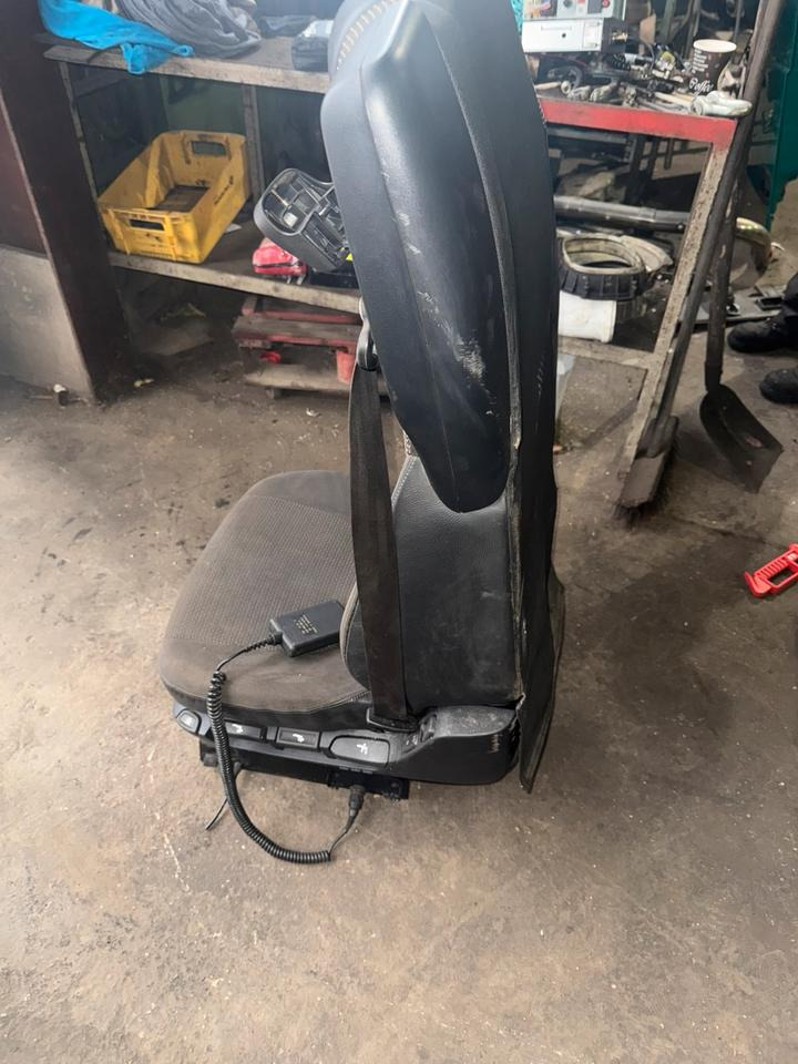 DAF XF 460 Euro 6 Fahrersitz mit Luft - Asiento para Camión: foto 3 DAF XF 460 Euro 6 Fahrersitz mit Luft - Asiento para Camión: foto 3