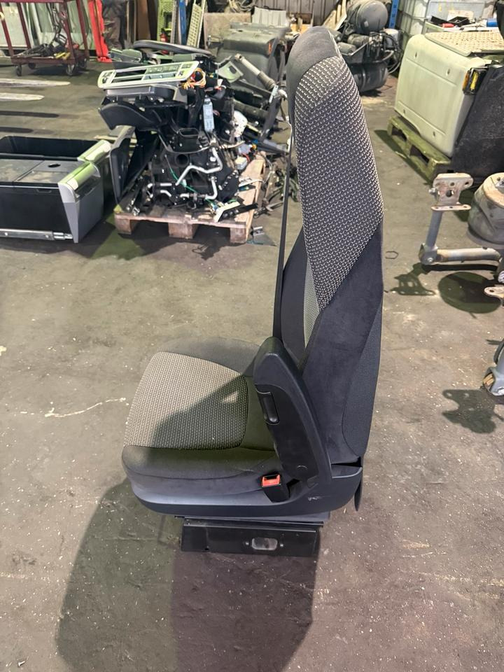 DAF XF 460 Euro6 Beifahrersitz - Asiento para Camión: foto 2 DAF XF 460 Euro6 Beifahrersitz - Asiento para Camión: foto 2