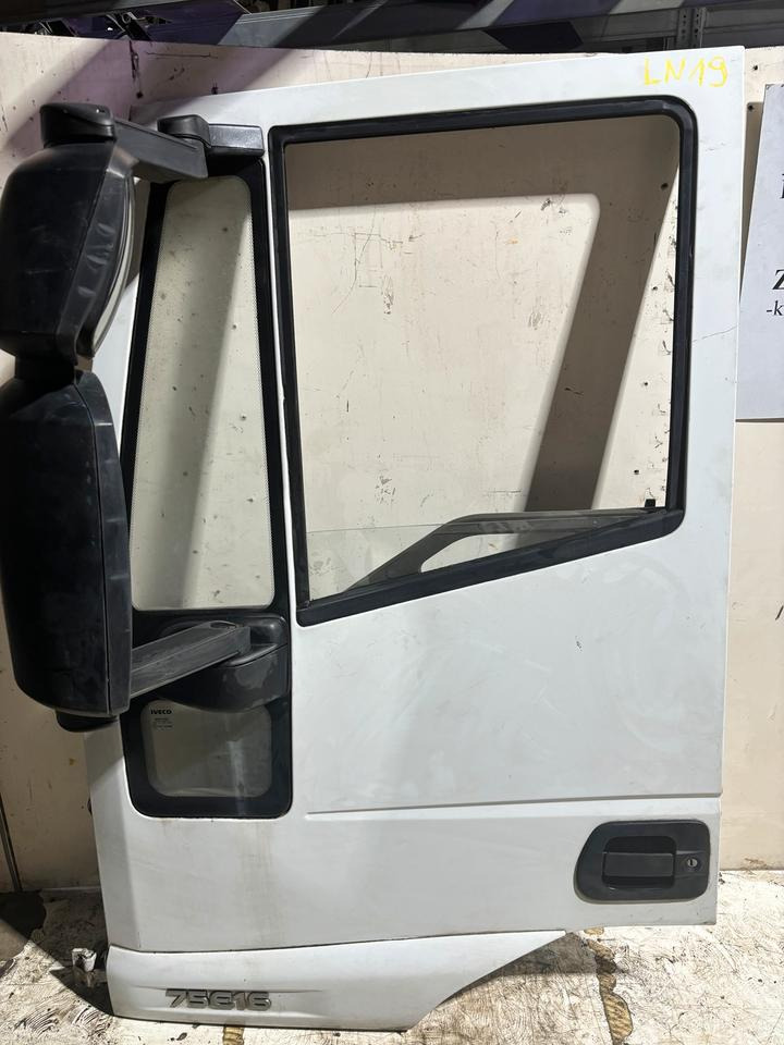 IVECO Euro Cargo Fahrertür, weiß,Spiegel&Verkleidung LN 19 - Puerta y piezas para Camión: foto 2 IVECO Euro Cargo Fahrertür, weiß,Spiegel&Verkleidung LN 19 - Puerta y piezas para Camión: foto 2