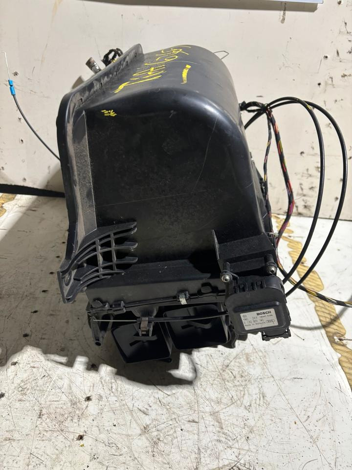 MAN TGA Innenraum Gebläse/Heizung 81.61900.6365 - Ventilador para Camión: foto 4 MAN TGA Innenraum Gebläse/Heizung 81.61900.6365 - Ventilador para Camión: foto 4