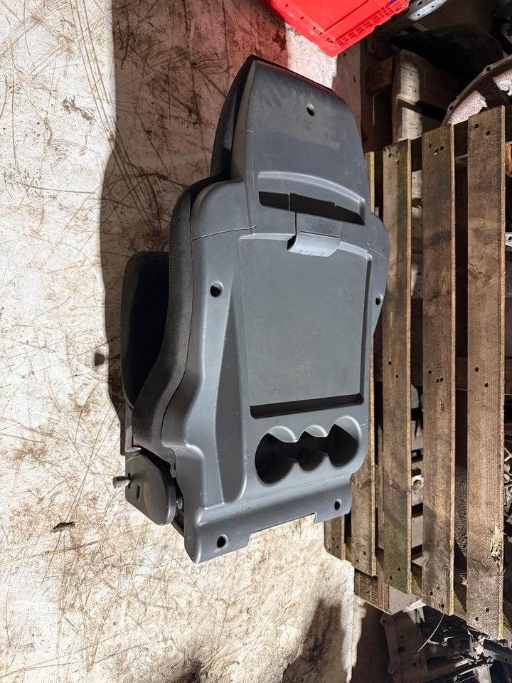 MAN TGL EURO5/6 Mittlerer Sitz - Asiento para Camión: foto 5 MAN TGL EURO5/6 Mittlerer Sitz - Asiento para Camión: foto 5