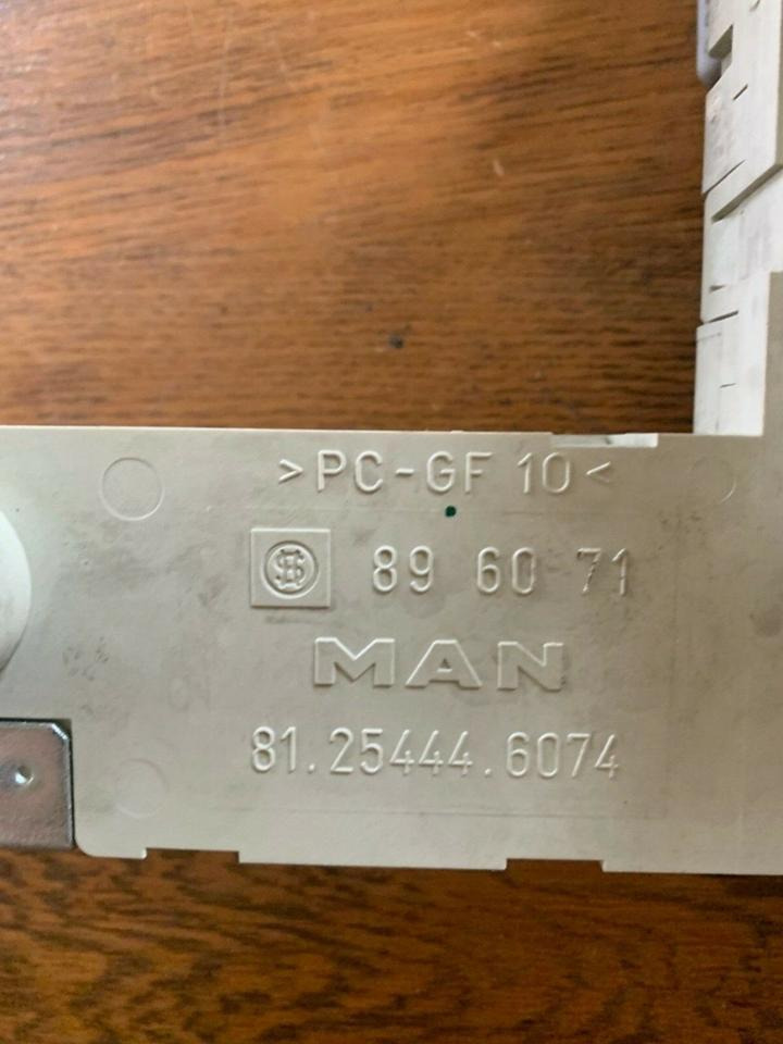 MAN TGS Sicherungskasten 81.25444.6074 - Fusible para Camión: foto 2 MAN TGS Sicherungskasten 81.25444.6074 - Fusible para Camión: foto 2