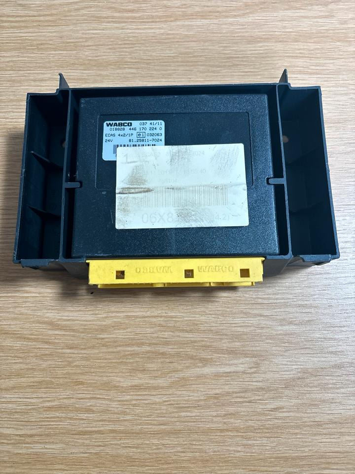 MAN WABCO Steuergerät ECAS 4*2 81.25811-7024 - Unidad de control para Camión: foto 1 MAN WABCO Steuergerät ECAS 4*2 81.25811-7024 - Unidad de control para Camión: foto 1