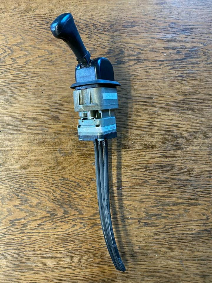 Mercedes Actros MP2 Handknorrbremse A 000 420 01 84 - Palanca de cambio para Camión: foto 2 Mercedes Actros MP2 Handknorrbremse A 000 420 01 84 - Palanca de cambio para Camión: foto 2