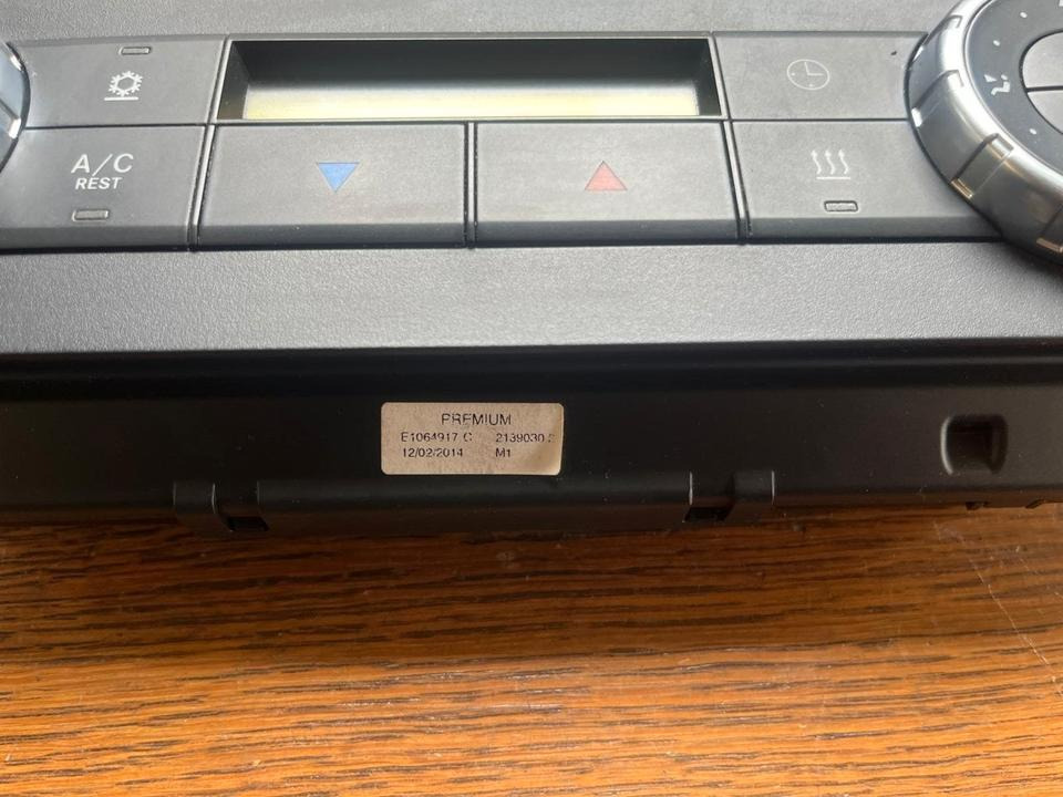 Mercedes Actros MP4 Klimabedienteil Klima Heizung E1064917C - Cabina e interior para Camión: foto 2 Mercedes Actros MP4 Klimabedienteil Klima Heizung E1064917C - Cabina e interior para Camión: foto 2