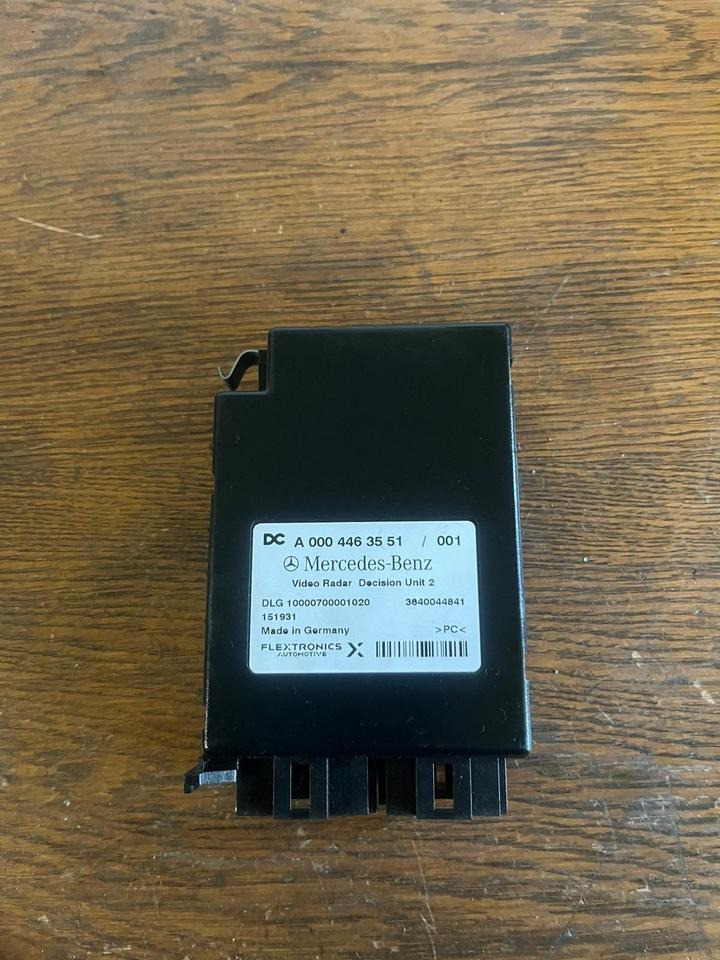 Mercedes Actros MP4 Video Radar Steuergerät A0004463551 - Unidad de control para Camión: foto 2 Mercedes Actros MP4 Video Radar Steuergerät A0004463551 - Unidad de control para Camión: foto 2