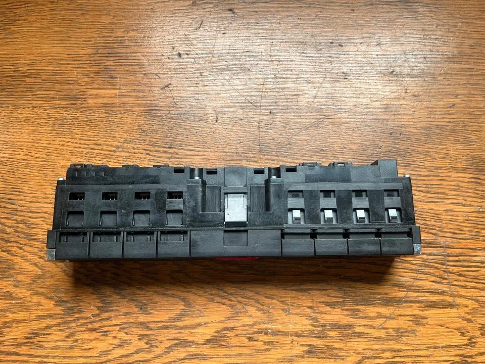 Mercedes Actros MP4 Warnblinkschalter Bedienungspanel A9605400346 - Cabina e interior para Camión: foto 4 Mercedes Actros MP4 Warnblinkschalter Bedienungspanel A9605400346 - Cabina e interior para Camión: foto 4