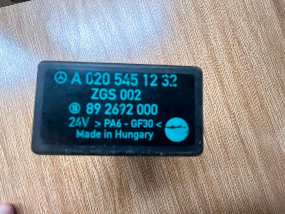 Mercedes Atego Blinkermodul Relais Steuergerät A0205451232 - Unidad de control para Camión: foto 2 Mercedes Atego Blinkermodul Relais Steuergerät A0205451232 - Unidad de control para Camión: foto 2