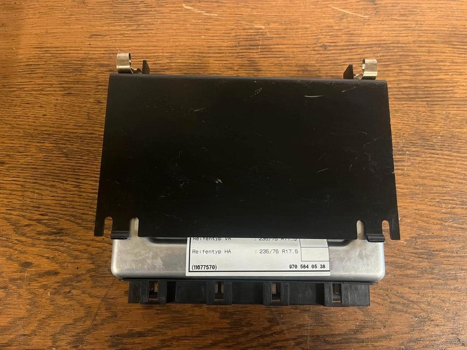 Mercedes Atego EPB Steuergerät KNORR-BREMSE A0004464036 - Unidad de control: foto 5 Mercedes Atego EPB Steuergerät KNORR-BREMSE A0004464036 - Unidad de control: foto 5