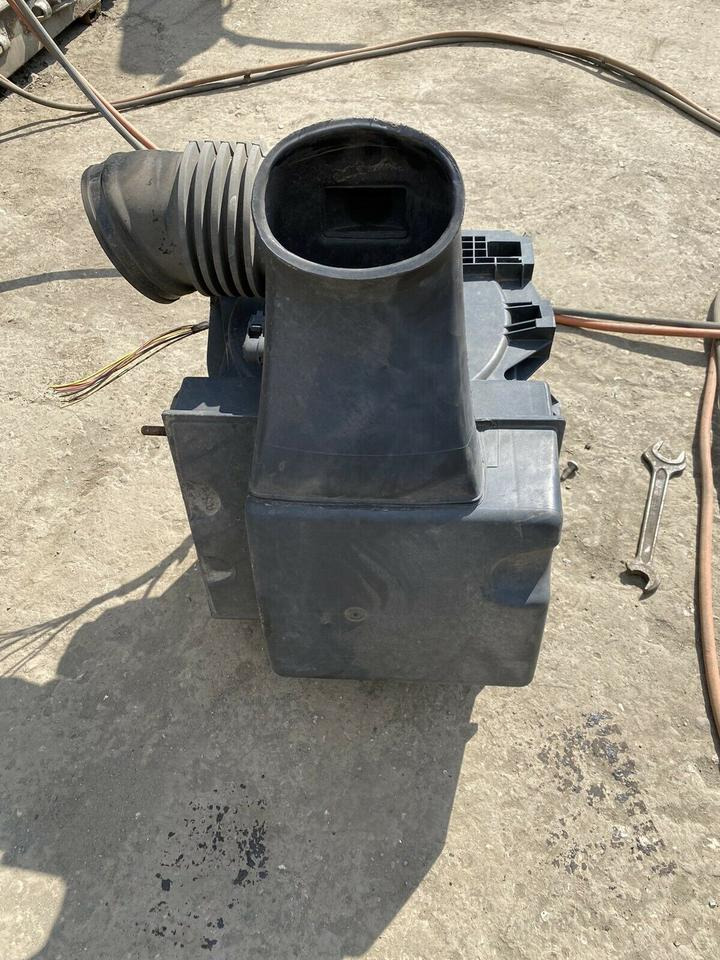 Mercedes Atego Luftfilterkasten Luftfilter Gehäuse A 973 528 06 0 - Filtro de aire para Camión: foto 3 Mercedes Atego Luftfilterkasten Luftfilter Gehäuse A 973 528 06 0 - Filtro de aire para Camión: foto 3