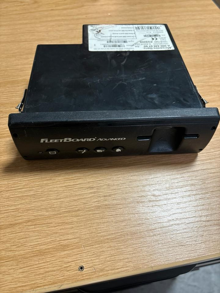 Mercedes-Benz FLEETBOARD ADVANCED Tachograph A0004460760 - Tacógrafo para Camión: foto 1 Mercedes-Benz FLEETBOARD ADVANCED Tachograph A0004460760 - Tacógrafo para Camión: foto 1