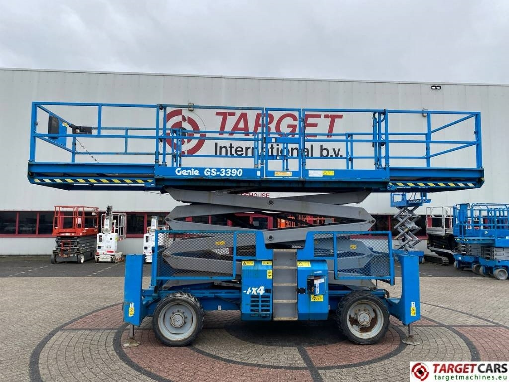 Genie GS-3390RT Diesel 4x4 Scissor Work Lift 1206cm - Plataforma de tijeras: foto 5 Genie GS-3390RT Diesel 4x4 Scissor Work Lift 1206cm - Plataforma de tijeras: foto 5