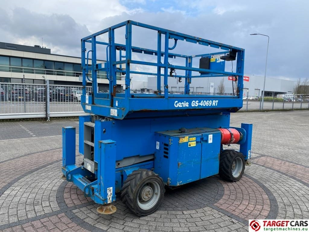Genie GS-4069 RT LPG 4x4 Scissor Work Lift 1412cm - Plataforma de tijeras: foto 3 Genie GS-4069 RT LPG 4x4 Scissor Work Lift 1412cm - Plataforma de tijeras: foto 3