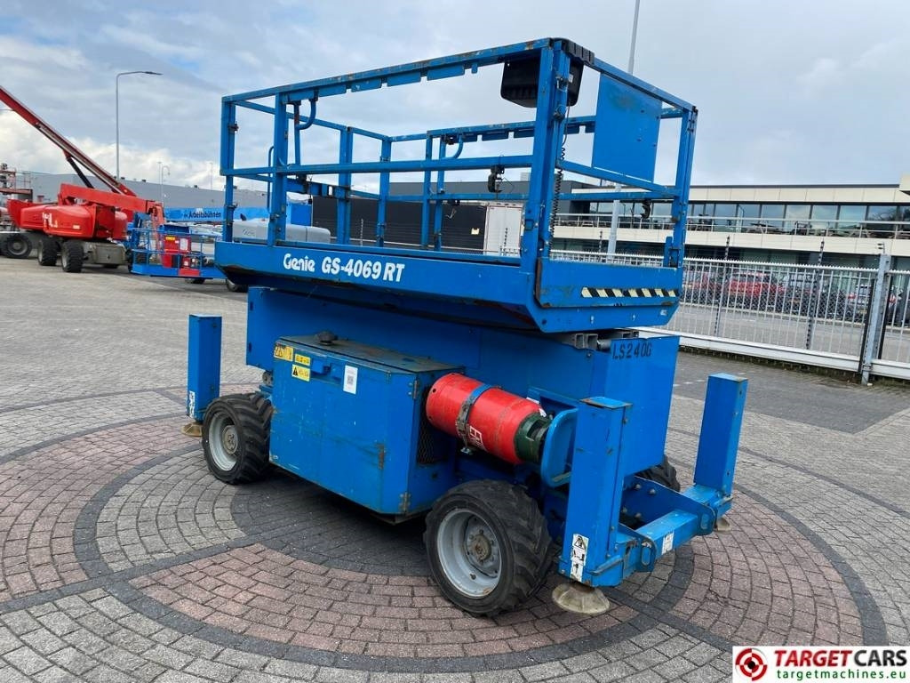 Genie GS-4069 RT LPG 4x4 Scissor Work Lift 1412cm - Plataforma de tijeras: foto 2 Genie GS-4069 RT LPG 4x4 Scissor Work Lift 1412cm - Plataforma de tijeras: foto 2