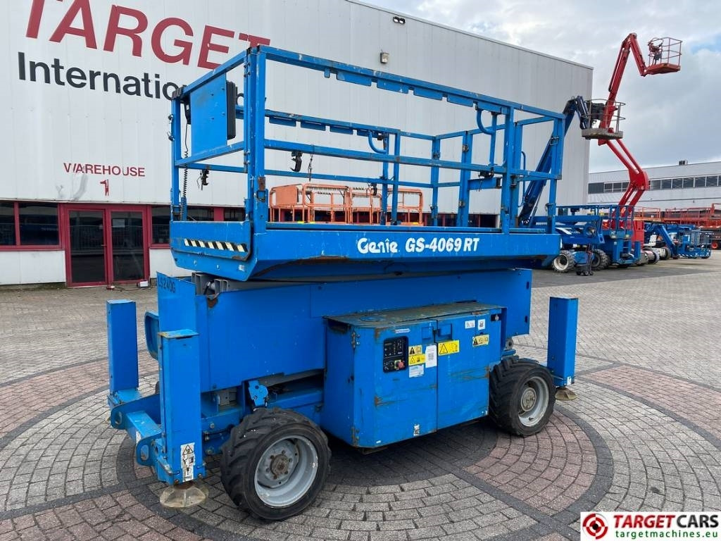 Genie GS-4069 RT LPG 4x4 Scissor Work Lift 1412cm - Plataforma de tijeras: foto 1 Genie GS-4069 RT LPG 4x4 Scissor Work Lift 1412cm - Plataforma de tijeras: foto 1