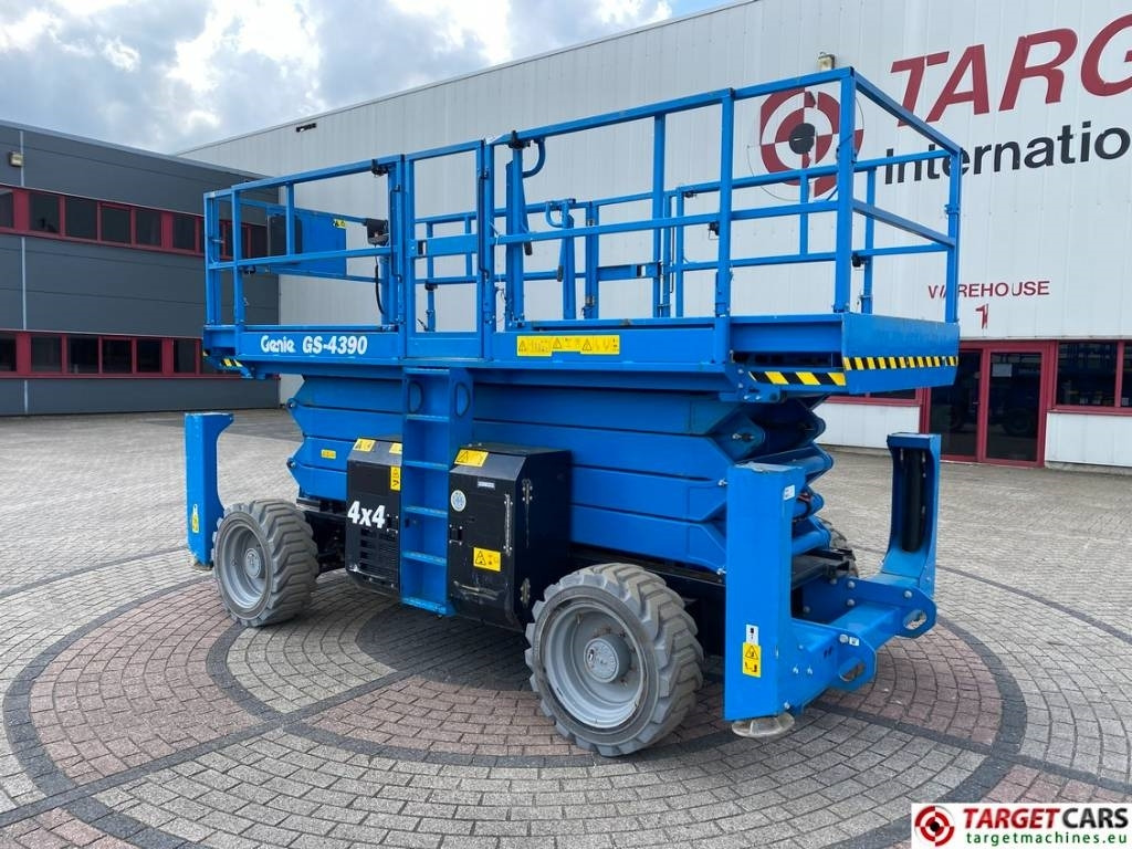 Genie GS-4390 RT LPG 4x4 Scissor Work Lift 1511cm - Plataforma de tijeras: foto 4 Genie GS-4390 RT LPG 4x4 Scissor Work Lift 1511cm - Plataforma de tijeras: foto 4