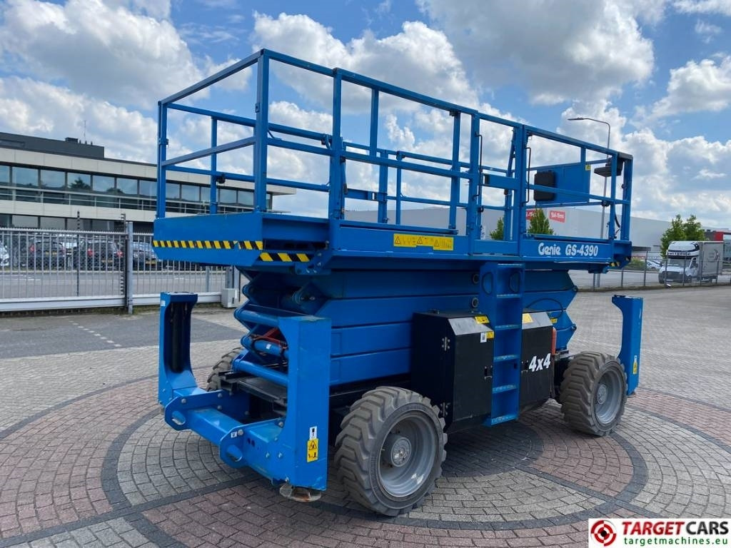 Genie GS-4390 RT LPG 4x4 Scissor Work Lift 1511cm - Plataforma de tijeras: foto 3 Genie GS-4390 RT LPG 4x4 Scissor Work Lift 1511cm - Plataforma de tijeras: foto 3