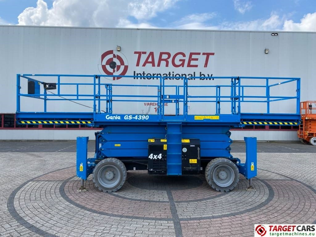 Genie GS-4390 RT LPG 4x4 Scissor Work Lift 1511cm - Plataforma de tijeras: foto 5 Genie GS-4390 RT LPG 4x4 Scissor Work Lift 1511cm - Plataforma de tijeras: foto 5