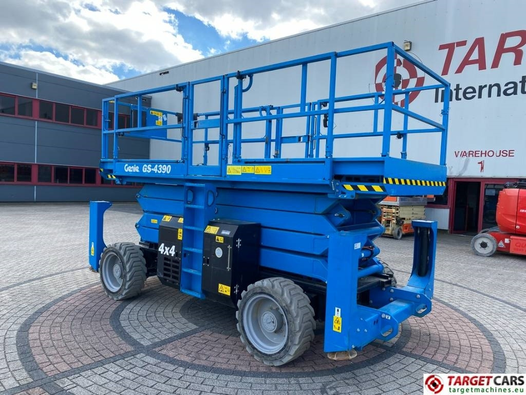 Genie GS-4390 RT LPG 4x4 Scissor Work Lift 1511cm - Plataforma de tijeras: foto 4 Genie GS-4390 RT LPG 4x4 Scissor Work Lift 1511cm - Plataforma de tijeras: foto 4