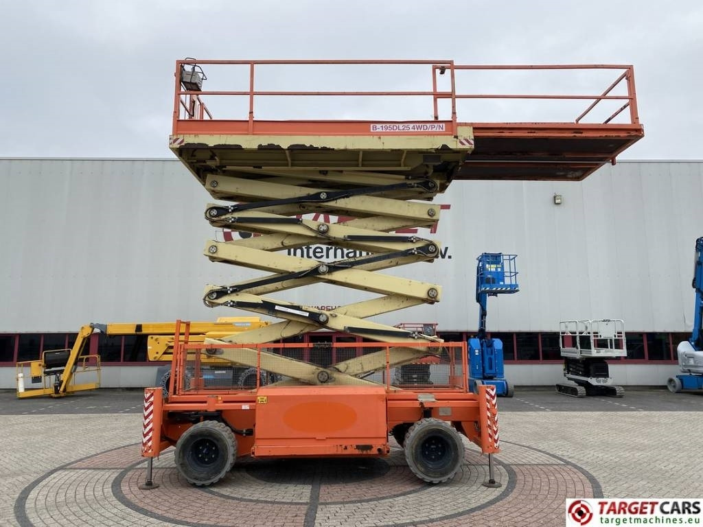 Holland Lift B195DL-25 Diesel 4x4 Scissor Work Lift 2150cm - Plataforma de tijeras: foto 5 Holland Lift B195DL-25 Diesel 4x4 Scissor Work Lift 2150cm - Plataforma de tijeras: foto 5