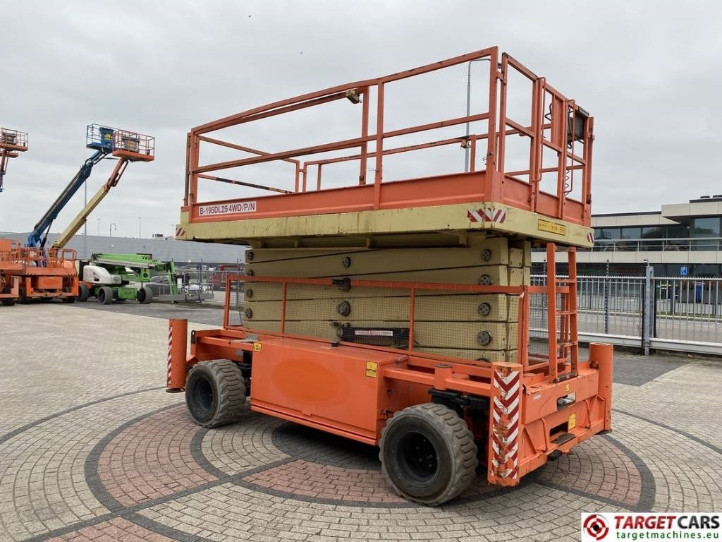 Holland Lift B195DL-25 Diesel 4x4 Scissor Work Lift 2150cm - Plataforma de tijeras: foto 2 Holland Lift B195DL-25 Diesel 4x4 Scissor Work Lift 2150cm - Plataforma de tijeras: foto 2