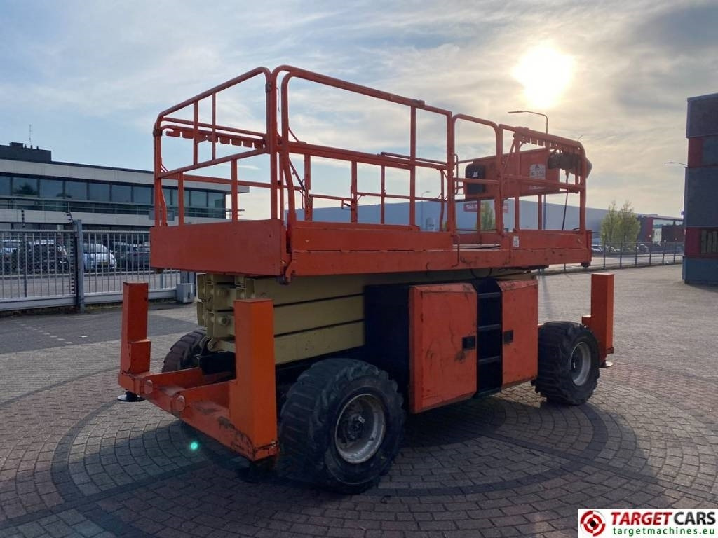 JLG 330LRT Diesel 4x4 Scissor Work Lift 1200cm - Plataforma de tijeras: foto 3 JLG 330LRT Diesel 4x4 Scissor Work Lift 1200cm - Plataforma de tijeras: foto 3