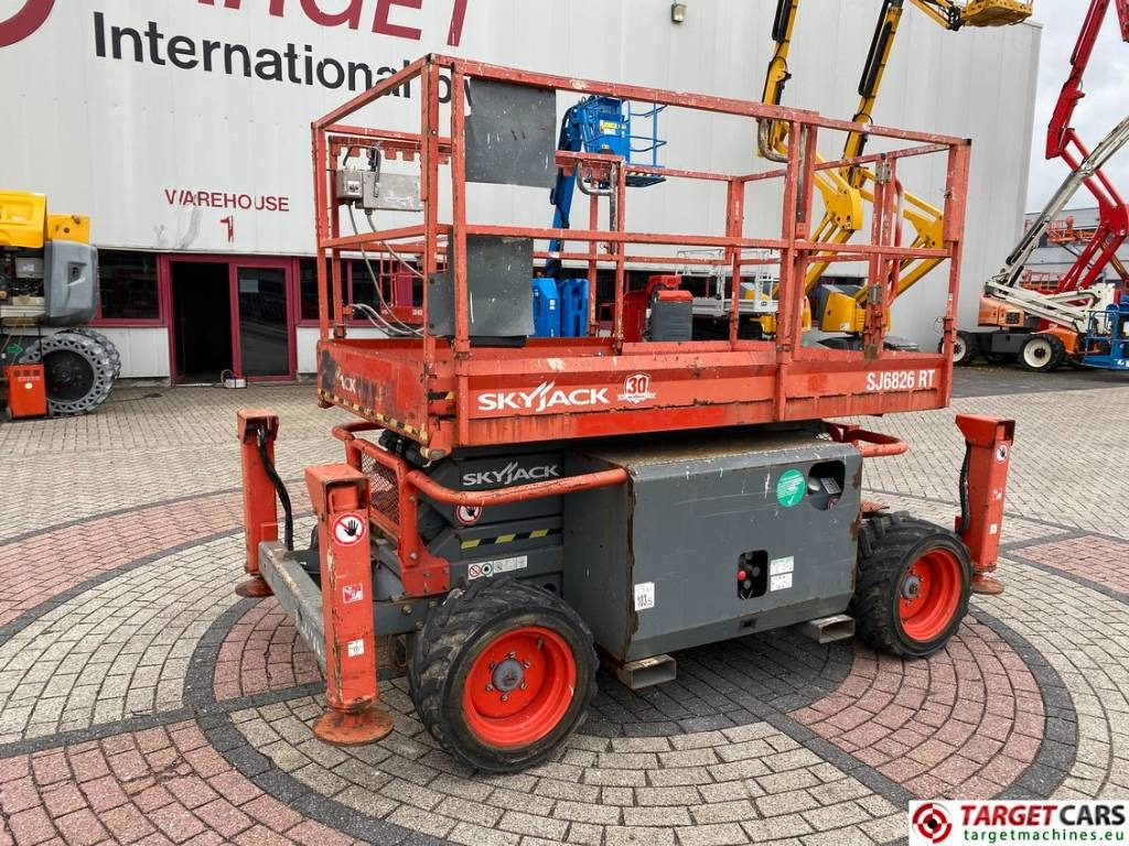 SkyJack SJ6826 RT Diesel 4x4 Scissor Work Lift 992cm - Plataforma de tijeras: foto 1 SkyJack SJ6826 RT Diesel 4x4 Scissor Work Lift 992cm - Plataforma de tijeras: foto 1