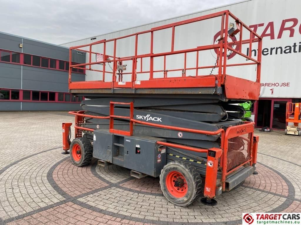 SkyJack SJ9250 RT Diesel 4x4 Scissor Work Lift 1720cm - Plataforma de tijeras: foto 4 SkyJack SJ9250 RT Diesel 4x4 Scissor Work Lift 1720cm - Plataforma de tijeras: foto 4