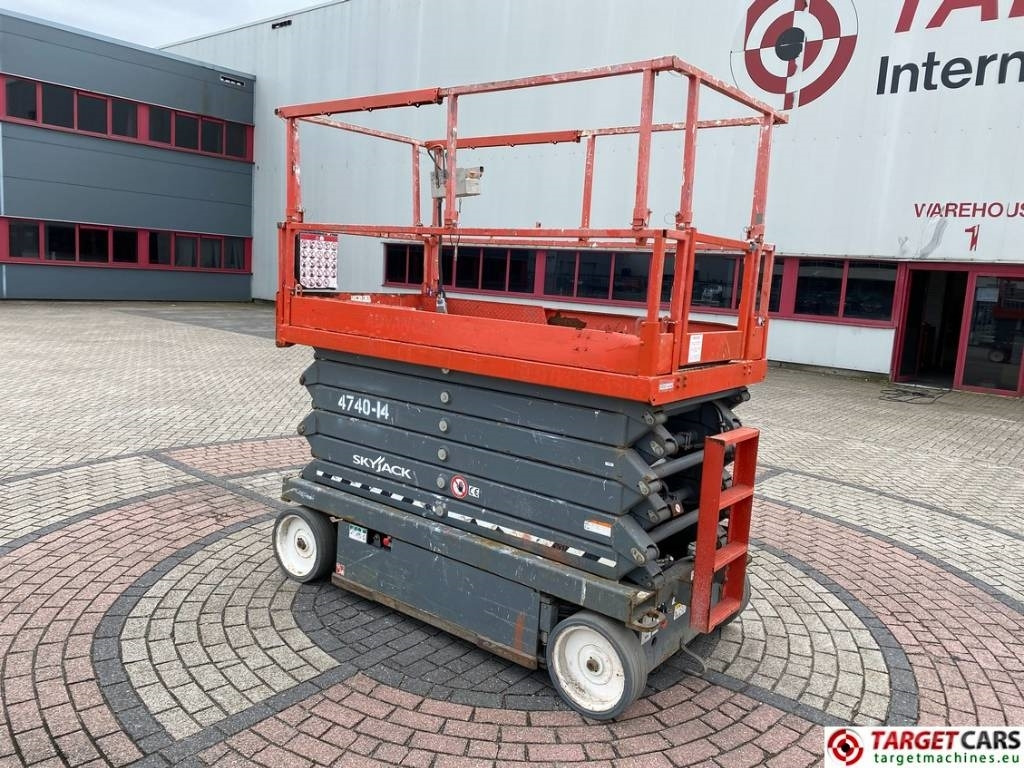 SkyJack SJIII-4740 Electric Scissor Work Lift 1380cm - Plataforma de tijeras: foto 4 SkyJack SJIII-4740 Electric Scissor Work Lift 1380cm - Plataforma de tijeras: foto 4