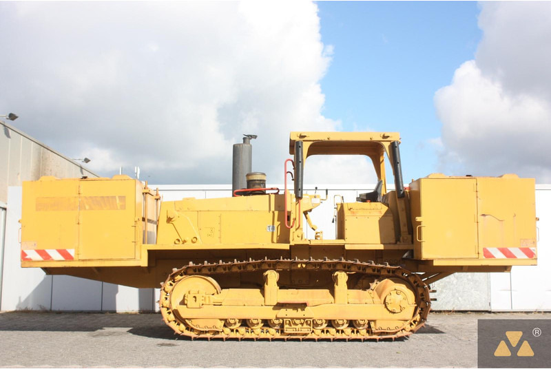 Caterpillar D6E Fuel tanker - Camión cisterna: foto 1 Caterpillar D6E Fuel tanker - Camión cisterna: foto 1