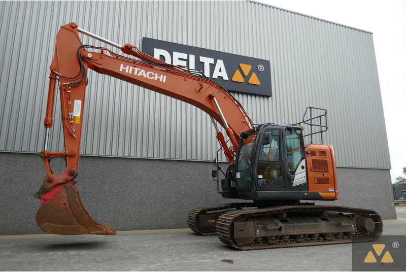 Hitachi ZX225USLC-6 - Excavadora de cadenas: foto 3 Hitachi ZX225USLC-6 - Excavadora de cadenas: foto 3