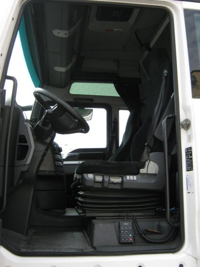 Cabeza tractora MAN TGX 18.440 XXL Low Deck, Retarder, Standklima, Euro 6,: foto 15 Cabeza tractora MAN TGX 18.440 XXL Low Deck, Retarder, Standklima, Euro 6,: foto 15