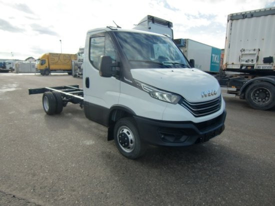 Iveco Daily 40 - 180 Fahrgestell, E6 Automatik mehrere Einheiten verfügbar - Camión chasis: foto 3 Iveco Daily 40 - 180 Fahrgestell, E6 Automatik mehrere Einheiten verfügbar - Camión chasis: foto 3