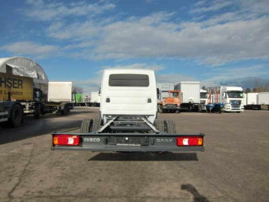 Iveco Daily 40 - 180 Fahrgestell, E6 Automatik mehrere Einheiten verfügbar - Camión chasis: foto 5 Iveco Daily 40 - 180 Fahrgestell, E6 Automatik mehrere Einheiten verfügbar - Camión chasis: foto 5