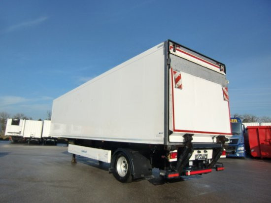 Krone SZ/K Carrier Maxima 1300 1-achsauflieger mit Hebebühne - Semirremolque isotérmico: foto 4 Krone SZ/K Carrier Maxima 1300 1-achsauflieger mit Hebebühne - Semirremolque isotérmico: foto 4