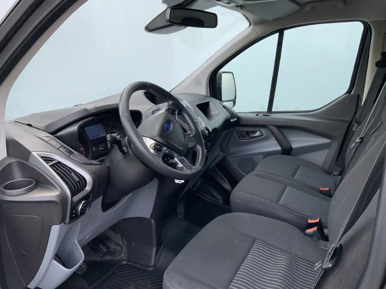 Ford Transit Custom 270 2.2 TDCI L1H1 Trend Airco Camera Cruise Dakdra - Furgón: foto 5 Ford Transit Custom 270 2.2 TDCI L1H1 Trend Airco Camera Cruise Dakdra - Furgón: foto 5