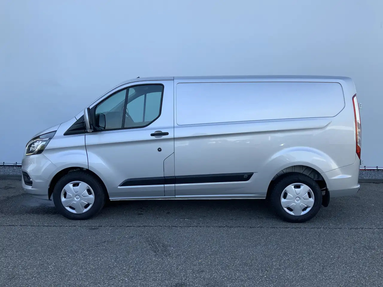 Ford Transit Custom 300 2.0 TDCI L1H1 Limited Airco Cruise Camera 3 Zi - Furgón: foto 3 Ford Transit Custom 300 2.0 TDCI L1H1 Limited Airco Cruise Camera 3 Zi - Furgón: foto 3