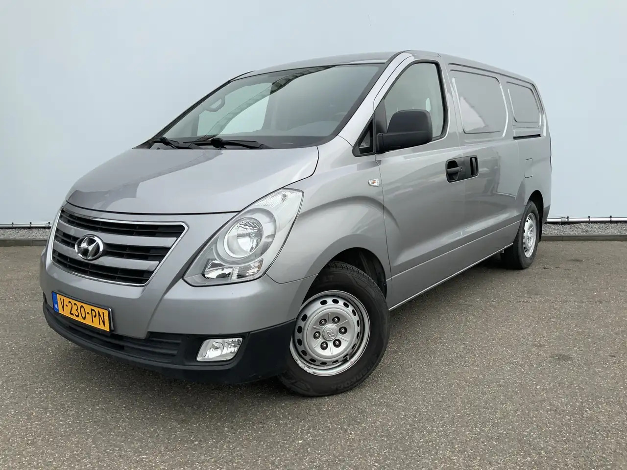 Hyundai H 300 2.5 CRDi Dynamic Airco Cruise 3 Zits Trekhaak 2300 - Furgón: foto 1 Hyundai H 300 2.5 CRDi Dynamic Airco Cruise 3 Zits Trekhaak 2300 - Furgón: foto 1