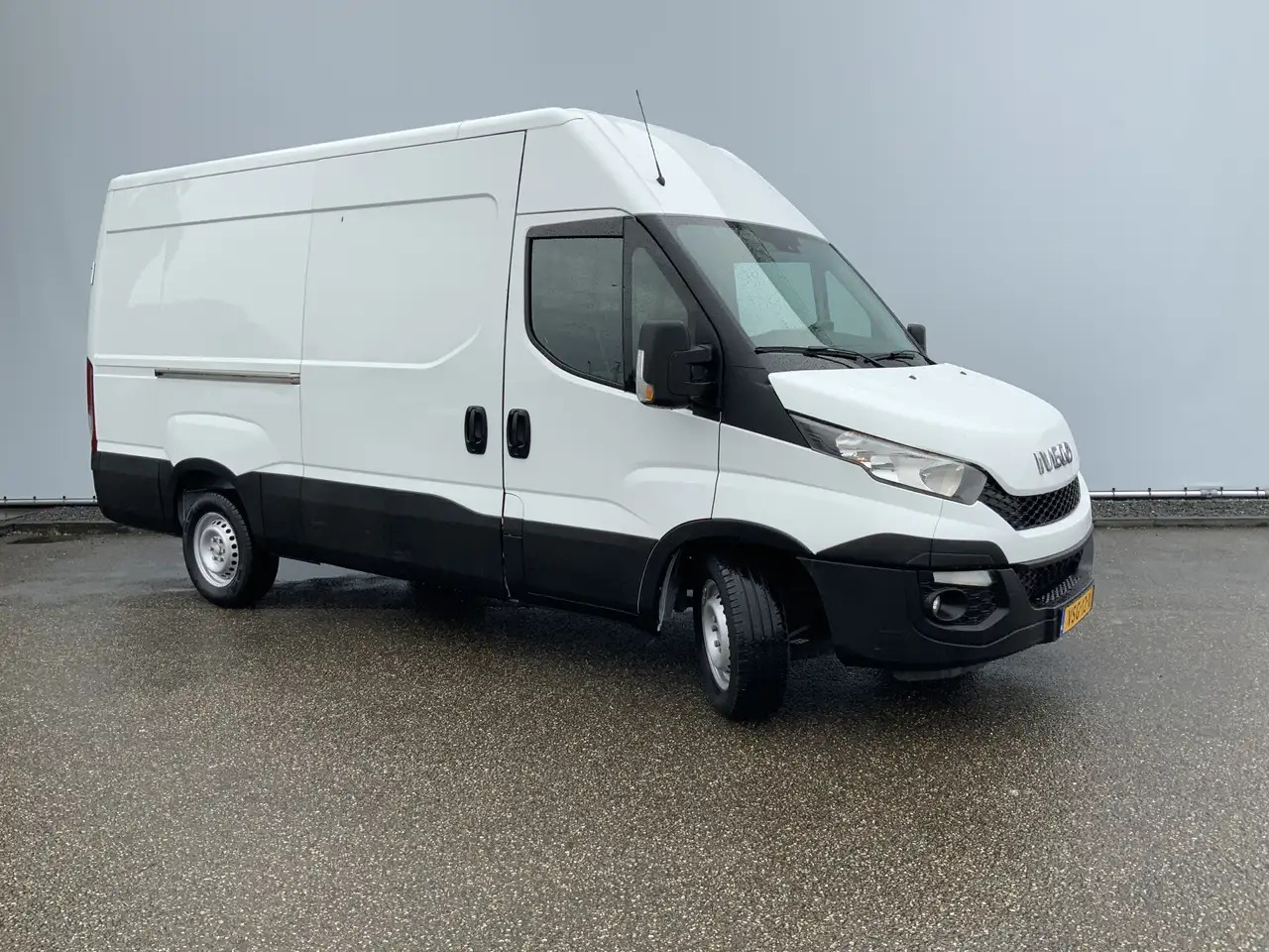 Iveco Daily 35S13V 2.3 352 H2 L3 Airco 3 Zits Opstap Euro 5 - Furgón: foto 2 Iveco Daily 35S13V 2.3 352 H2 L3 Airco 3 Zits Opstap Euro 5 - Furgón: foto 2