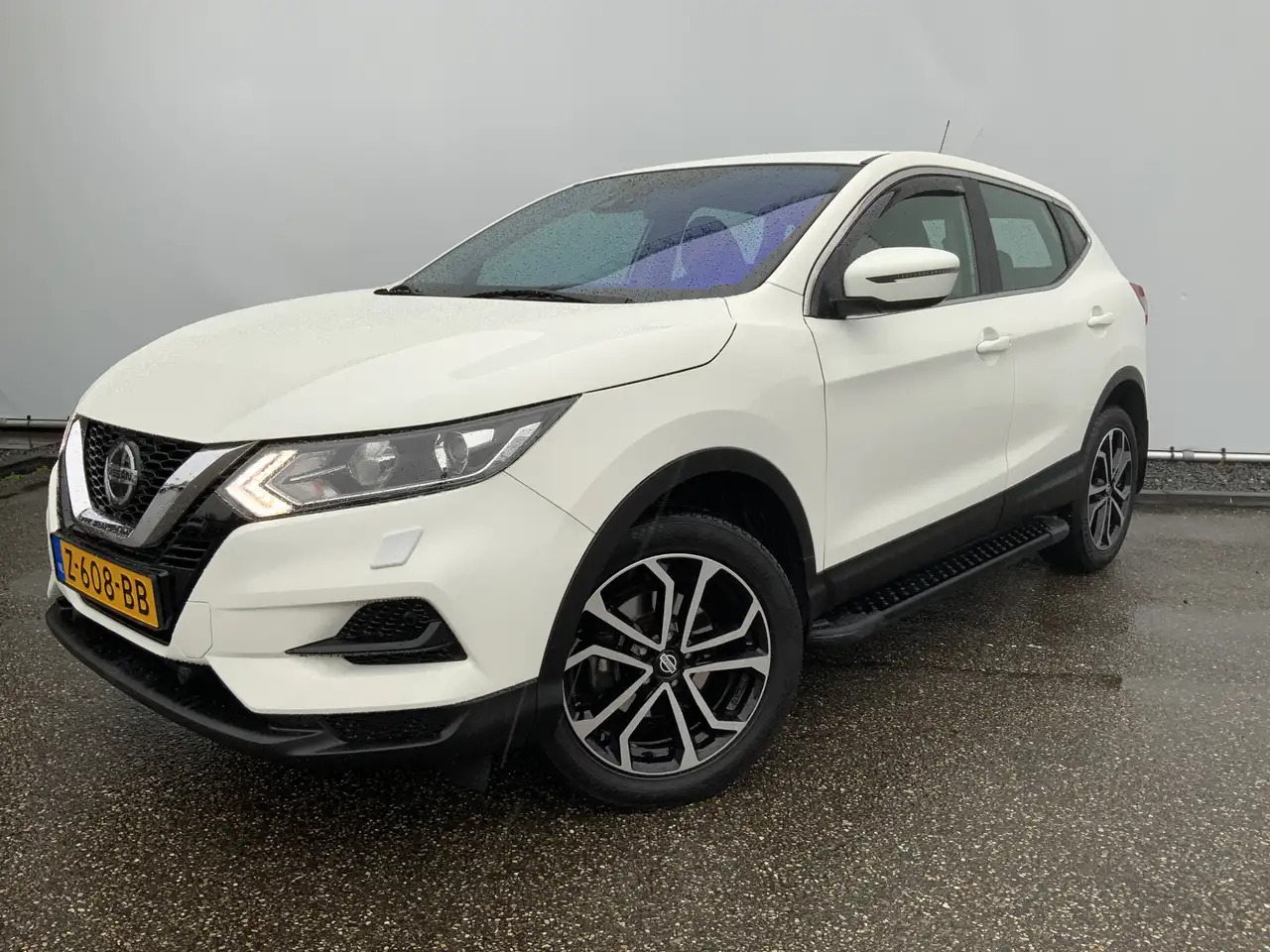 Nissan Qashqai 1.3 DIG-T Visia A SUV Airco Cruise Groot Scherm Na - SUV/ Todoterreno: foto 1 Nissan Qashqai 1.3 DIG-T Visia A SUV Airco Cruise Groot Scherm Na - SUV/ Todoterreno: foto 1