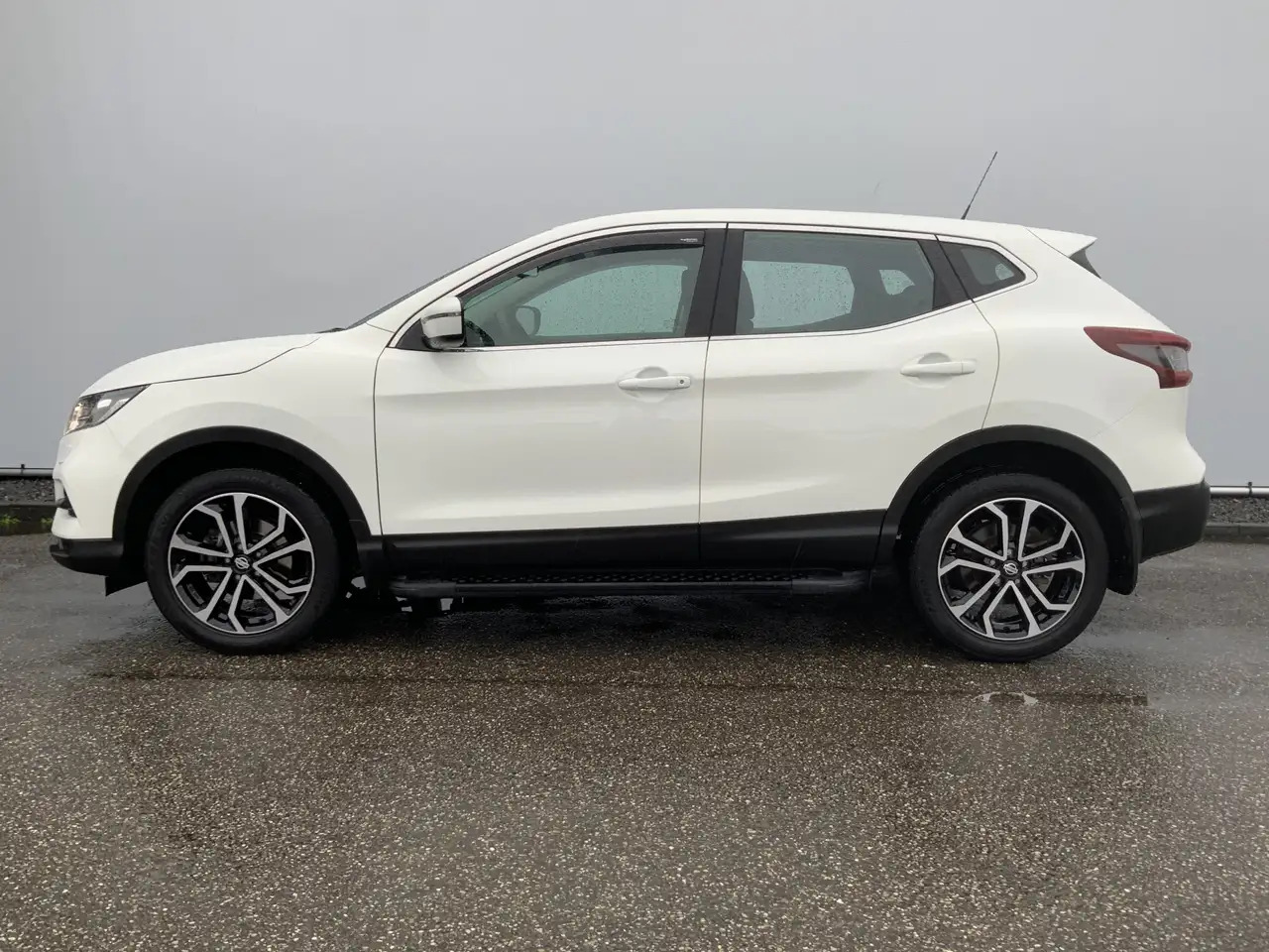 Nissan Qashqai 1.3 DIG-T Visia A SUV Airco Cruise Groot Scherm Na - SUV/ Todoterreno: foto 4 Nissan Qashqai 1.3 DIG-T Visia A SUV Airco Cruise Groot Scherm Na - SUV/ Todoterreno: foto 4