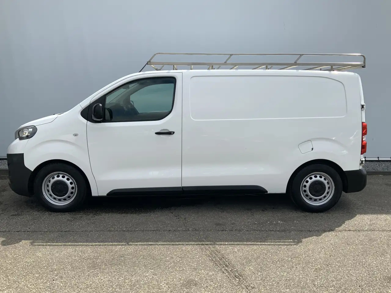 Peugeot Expert glazenwasser 226S 1.6 BlueHDI 115 Inbouw 530 liter - Furgón: foto 5 Peugeot Expert glazenwasser 226S 1.6 BlueHDI 115 Inbouw 530 liter - Furgón: foto 5