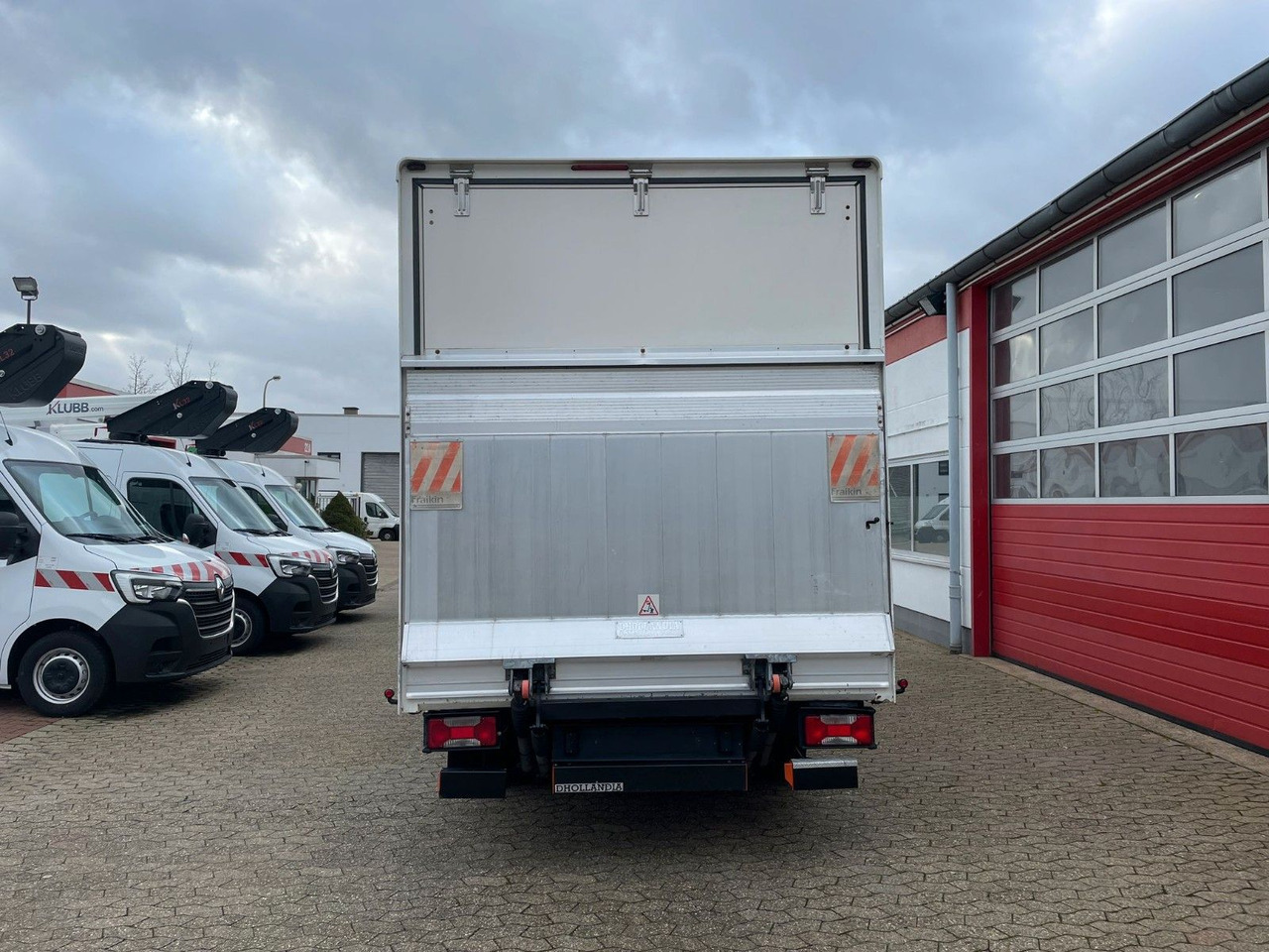 Iveco Daily Koffer 4.2m Ladebordwand Dhollandia Klima - Furgoneta caja cerrada: foto 5 Iveco Daily Koffer 4.2m Ladebordwand Dhollandia Klima - Furgoneta caja cerrada: foto 5