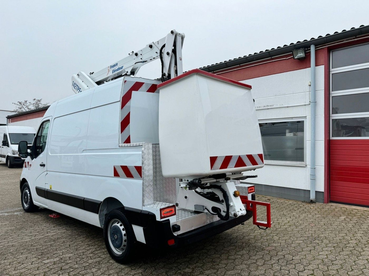 Renault Master Steiger France Elévateur 142 TPFcc - Camión con plataforma elevadora: foto 5 Renault Master Steiger France Elévateur 142 TPFcc - Camión con plataforma elevadora: foto 5