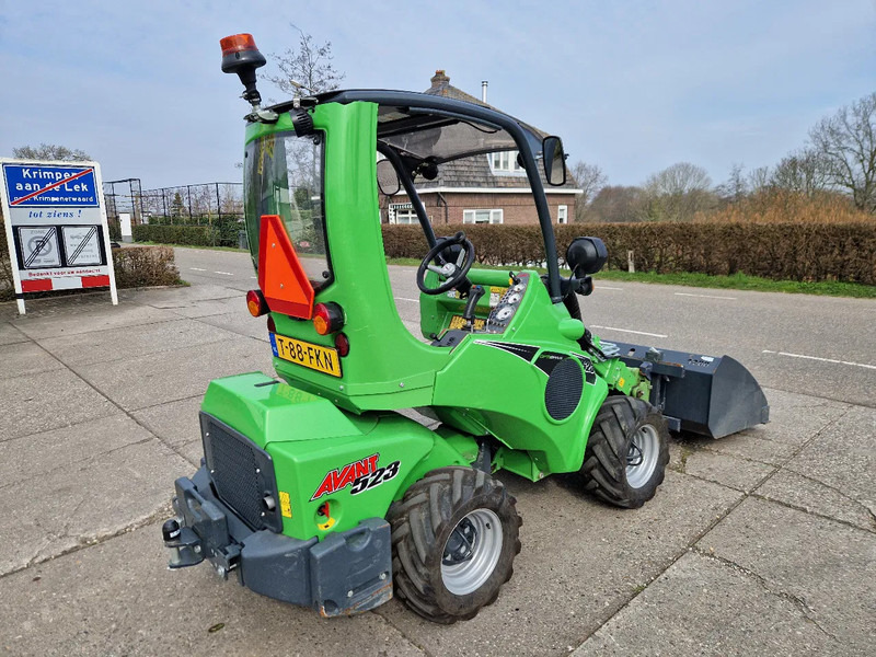 Avant M523 met 317 uur, in nieuwstaat!! - Minicargadora de cadenas: foto 3 Avant M523 met 317 uur, in nieuwstaat!! - Minicargadora de cadenas: foto 3