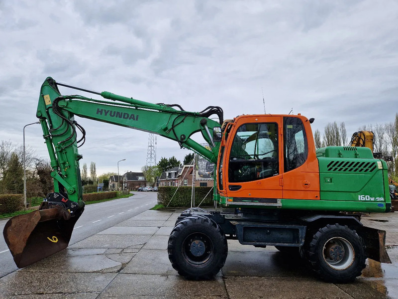 Hyundai Robex 160W-9A met 6-cilinder Cummins motor - Excavadora de ruedas: foto 1 Hyundai Robex 160W-9A met 6-cilinder Cummins motor - Excavadora de ruedas: foto 1